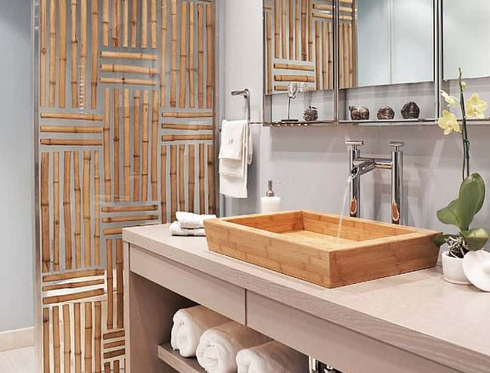 Bamboo divider in the bathroom