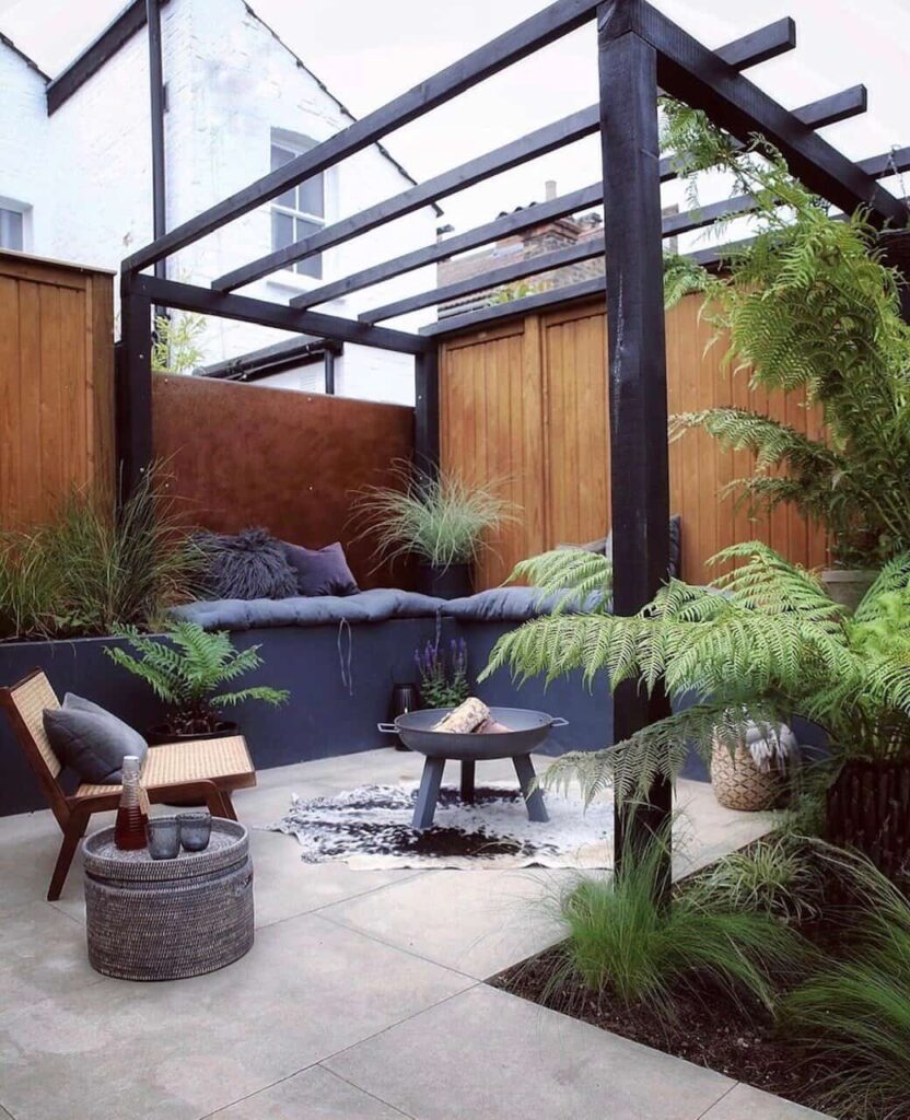 Small sustainable patio design idea
